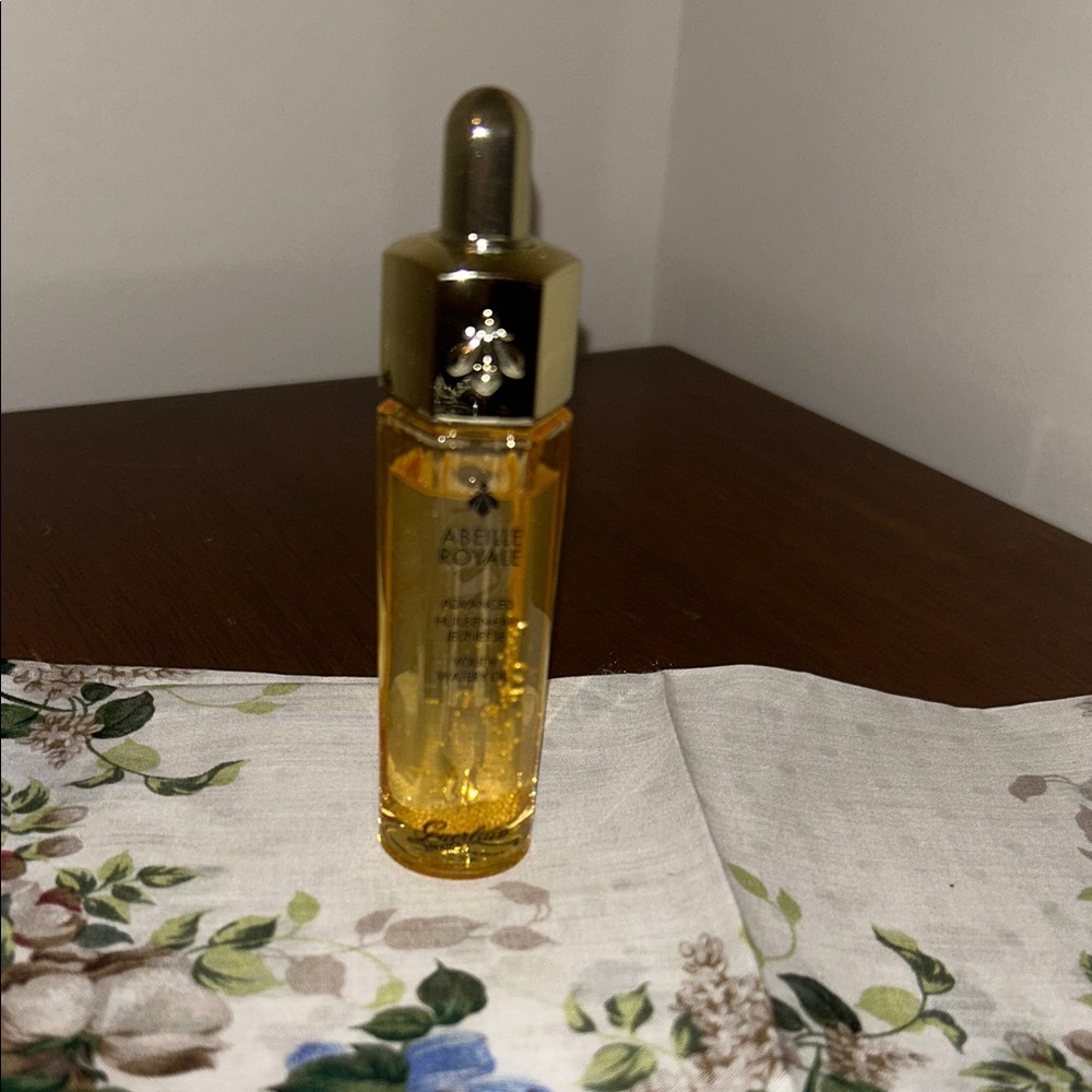 GUERLAIN Abeille Royale Radiant Gold Serum